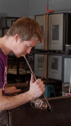 Making A Goblet In Under 30 Seconds #glassblowing #satisfying #art #shorts