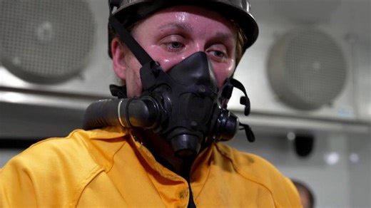 How does the body react to extreme heat?