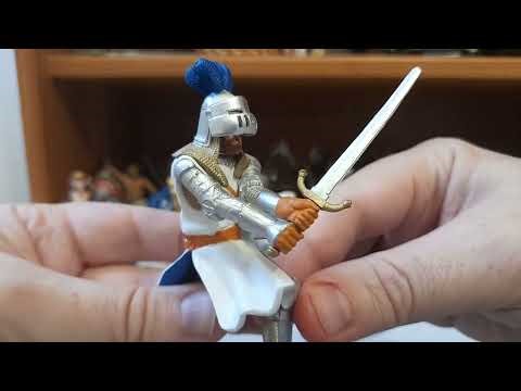 New purchase: 2 Papo knights: Warrior with flail, knight with broadsword.