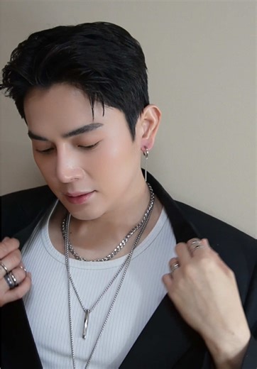 Knowing your worth doesn’t make you arrogant; it makes you grounded. It means you no longer chase validation, beg for attention, or shrink yourself to be accepted. You understand that what you bring to the table has value, even when others fail to recognize it. #followers