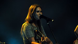 Joyce Jonathan : soutenue par Gabriel Attal, la chanteuse remporte, en Chine, la Star Academy locale