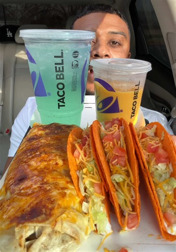 🌮 Grilled Cheese Burrito and Doritos Locos Tacos from Taco Bell @tacobell 🛎️ 🌮 #Foodie #tacobell #mukbang #grilledcheeseburrito #fyp
