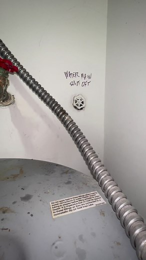 1.1M views · 2.4K reactions | Got a little sloppy but it works  #plumbing #plumber #plumbproud #plumblife #ballvalve #gatevalve #soldering #plumbingrepair #diy #howto #asmr #reels #reelsvideo #reelsviral #serviceplumber | Theconservativeplumber | Facebook