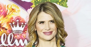 Actress Kristy Swanson responds to death threat over play about real-life anti-Trump FBI agents Strzok and Page