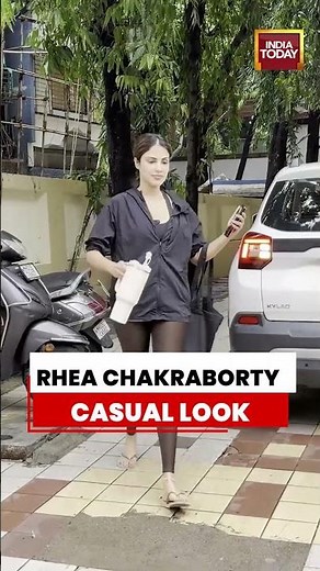 Rhea Chakraborty Spotted In Casual Look During Mumbai Gym Visit #celebritynews #gym