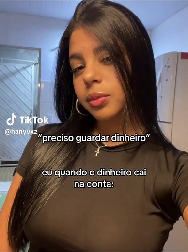 Meme sobre Consumismo: Guardar Dinheiro ou Não?