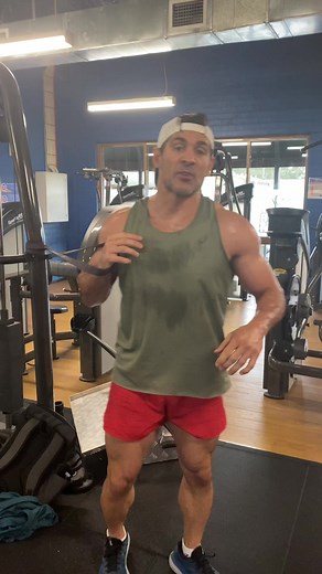 Very simple 30minute blast at the gym!! Workouts always geared to enhance #martialarts training.Explosive punching with rubber band 10 reps each arm, then move to incline dumbbell press 20 reps, then move to chin ups 10-12 reps then move to explosive kettle bell dead lifts 10-12 reps. We do all 4 exercises consecutively with no rest, doing all 4 exercises is one set , we do 8-10 sets and that is the workout. It’s a great mix of cardio, endurance and strength. As you fatigue try your best to main