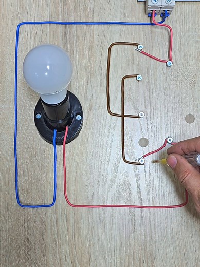 Understanding Three Way Light Switch Mechanics