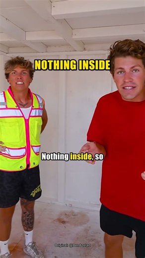 Kicked out, he built a floating house in a day… why isn't the house the problem? 😳🏠 @BenAzelart