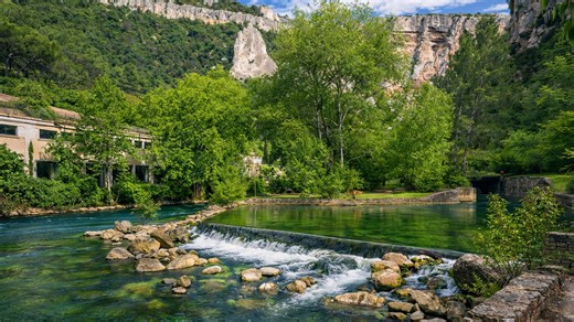 Fontaine de Vaucluse hidden village walk in Provence (4K)