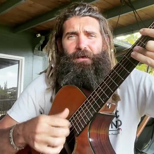 4.2K views · 352 reactions | I’m doing my best to walk forward in a time that can feel so backwards… I take my step but never forget that some people are hurting out there… I’m doing my best to move forward in a world that can feel so backwards…I pray for peace in times of war cause we don’t need this trouble no more❤️ #peace #prayersforukraine #peaceforall #nomoretrouble #songsfrommyheart | Paul Izak Music | Facebook