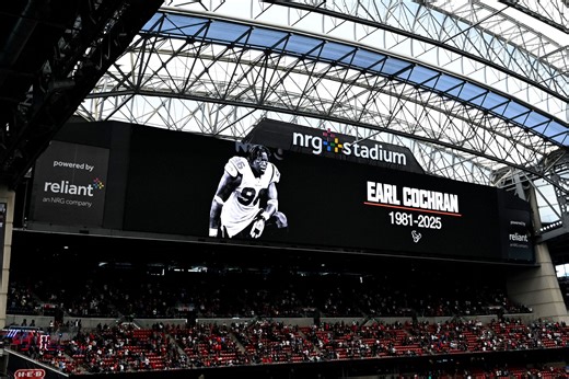 DeMeco Ryans coached with heavy heart after death of ex-Texan Earl Cochran