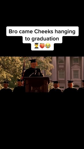Patch adams cheeks out at graduation 😭😭 #funny #humor #movie #film #graduation #🍑 #fyp