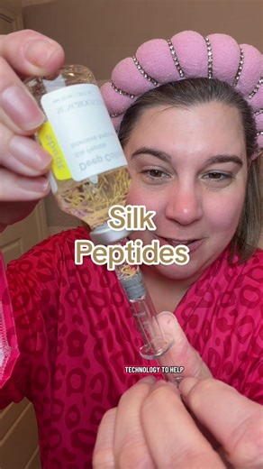 This serum with silk peptides is the latest technology in skincare! Using great ingredients these serum is helping tightening and firming my skin! #skincare #matureskin #silkpeptide #serum #matureskincare