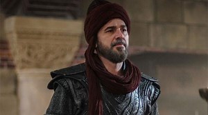 Engin Altan aka Ertugrul wins hearts with his surfing video