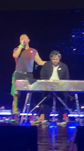 198K views · 10K reactions | COLDPLAY VOLVIÓ A TOCAR #GRAVITY, AHORA EN #ColdplaySaoPaulo  #Coldplay acaba de tocar “Gravity” en la segunda noche en Sao Paolo, Brasil! Chris invitó a subir al escenario a un fan a que tocará el piano, así como sucedió en Monterrey . Créditos del video: @coldplaying en Twitter, tomado de https://www.instagram.com/ricardobruno33/. #EmilioSafety | A Message to Paradise | Facebook