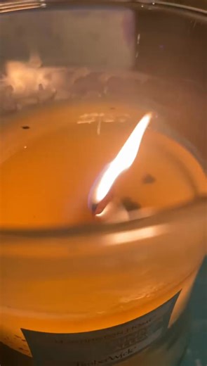 Anyone else’s Huntington Home TimberWick candle fart? I couldn’t figure out where this sound was coming from after realizing it wasn’t coming from the dog or husband 😂 #CAWCAW #TOOTTOOT Edited to add: Thank you to those stating it’s a wood wick and it’s made to make crackle noises…I already knew that 🙃 I wasn’t expecting the farting noises though, which I found funny. #fblifestyle | Foodie Girlsss