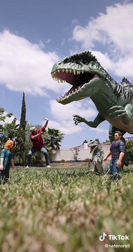 Cool Perspective Photo Tips with Giganotosaurus