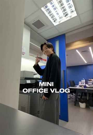 Mini Office Vlog: Behind the Scenes at Work