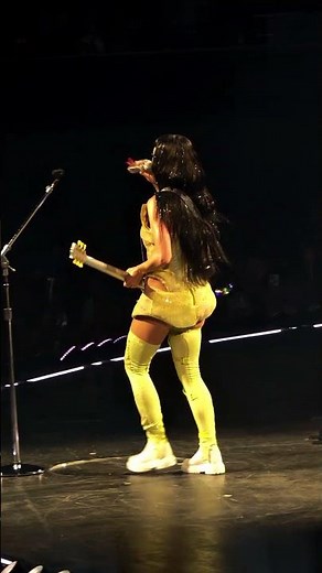 Katy Perry performs Hot N Cold live in Los Angeles