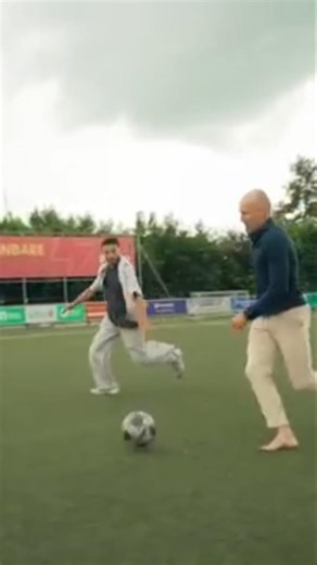 The Master Of Cut Inside 🥶 #footballlegends #football #footballshorts #robben #arjenrobben10