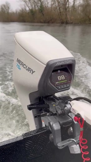 200K views · 2K reactions | ⚡Technologie de pointe. Discrétion absolue. Le moteur hors-bord électrique Mercury Avator 7.5e offre une propulsion électrique ultra-douce, idéale pour les balades tranquilles. ‼️ Bonne nouvelle : les moteurs électriques Mercury Marine Avator sont 20 % plus accessibles ! ⚡ Contactez dès maintenant votre revendeur Avator.  Thomas Paris #MercuryMarine #MercuryOutboards #Avator #Goboldly | Mercury Marine France | Facebook