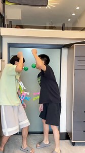 Quick, call friends over for watermelon smashing! I'm dying of laughter 😂🤣🎉 #Hahahaha #fbreels2025ツ #usareels #viralchallenge #unitedkingdom #hahahahahaimdyingoflaughter | Pragati