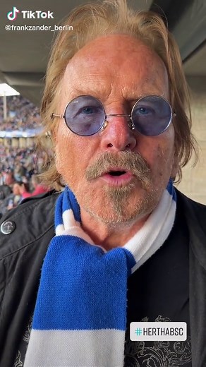 Frank Zander bei Hertha BSC Heimspiel im Olympiastadion