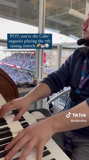 Inside look to one of the best sport traditions 🫡⚾️Via JohnBenedeck #mlb #baseball #piano #organist #player #ballpark #tradition #cool #bts #inside #cubs #chicago