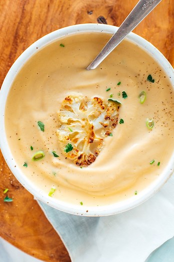This creamy roasted cauliflower soup is the *best*! 💖✨ Lusciously creamy, yet cream-less, cauliflower soup. I know “cauliflower soup” might not sound super appealing if you’ve never had it before. Trust me, it can be so delicious! I can’t wait for you to make it. Let me know what you think! 🙂 Get the full recipe here: https://cookieandkate.com/creamy-roasted-cauliflower-soup-recipe/ | Cookie and Kate