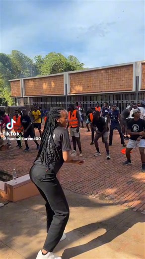 A leader who can dance is all we want small nyash big brains. Beauty with brains, that's her that's @HannahKarema that's Makerere's next guild president #Hannah4Mak