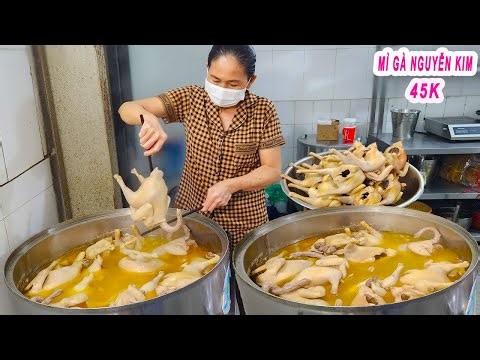 34 Years of Chinese Chicken Noodles | Secret to Boiling Crispy Chicken Skin Without Drying Out