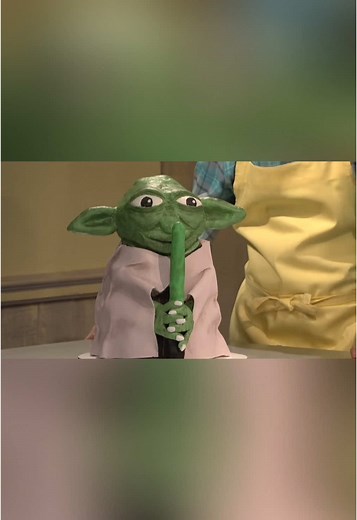 The cake started talking 😭 #snlcore #snlsketch #snlskit #core #cake