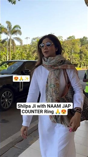 Shilpa Shetty Does Naam Jap At Airport With Counter Ring 🙏😍 #shilpashetty