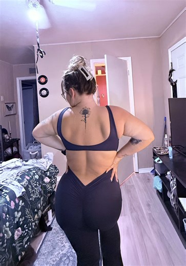This jumpsuit loves my body and I love it back. #body #thick #workout #confidence #jumpsuit