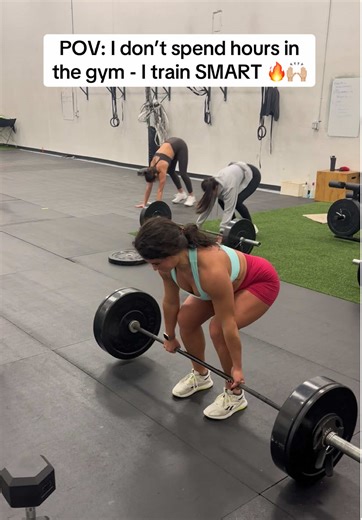 I don’t have time for junk volume, random workouts, or chasing sweat just to feel productive. Every session has a purpose. Every lift has intent. As a former athlete turned CEO, my goal isn’t to live in the gym — it’s to look, feel, and perform elite outside of it. 45–60 minutes. Progressive overload. Recovery that actually supports results. That’s how you build a strong, athletic body without burning out or sacrificing your life. If you’re busy, disciplined, and done with wasting time — this is