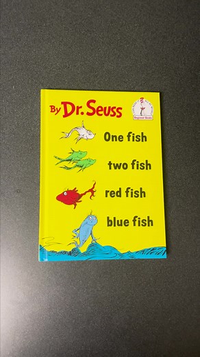 Rapping “One Fish, Two Fish, Red Fish, Blue Fish“ by Dr. Seuss! #rappinrhymebooks #fyp #foryourpage #drseuss #drseussrap #rap