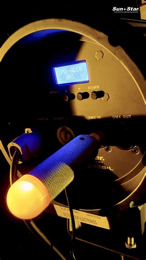 ELIP PRO RGB L 💥 Diseñado para transformar espacios a través de la luz. Su proyección definida y su control de color permiten crear ambientes que acompañan, envuelven y dan intención a cada escena, ya sea con detalles sutiles o con presencia total en el montaje. 📍 Consíguelo directamente en nuestras sucursales de CDMX (Azcapotzalco y Bolívar), Guadalajara, León, Toluca, Puebla, Oaxaca y Conecta Querétaro. | Sun Star