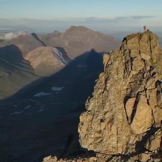 📽 Finlay Wild on Pinnacle Ridge on Sgurr nan Gillean, Isle of Skye. Video by Kevin Woods. ‘Taking the drone for a spin on Pinnacle Ridge last week: midsummer sun and Finlay was just too good a combo to miss! Here he is climbing Sgurr nan Gillean for a midsummer bivvy on the top (having already set the Trotternish hill race record in the morning..) Maybe more than all that, this sums up everything that is great about the Cuillin. A traverse often finishes late in the day in midsummer, with the m