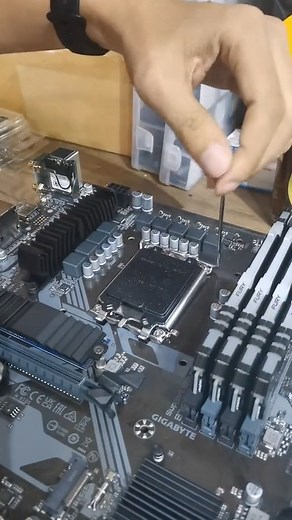 Pc building behind the scene ! #bestbuyitmall #computershop #computerstore #gaming #gamingpc #custompc #pcbuild #buildpc #buildingpc #pc #desktop | BestBuy It Mall