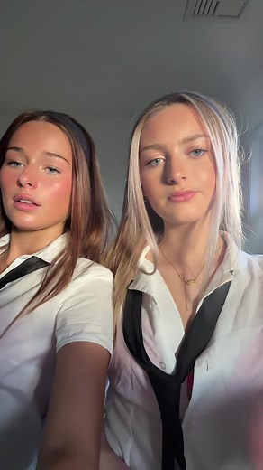 Serena and Blair: Gossip Girl Costume Clips