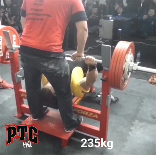 Dan Green benching 235kg at the GPC Nationals in Melbourne | ProRaw Powerlifting