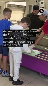 À Parigné-L'Évêque dans la Sarthe, le restaurant scolaire a fait de la lutte contre le gaspillage alimentaire sa priorité. Portions adaptées, sensibilisation au tri des déchets, tout le monde joue le jeu. #antigaspi #gaspillagealimentaire #gaspillage #tridéchets #déchets #restaurantscolaire #scolaire | France 3 Pays de la Loire