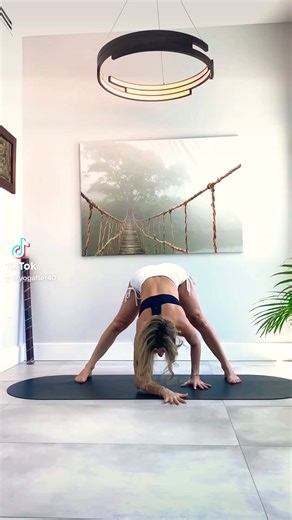 Yoga flow #legsday #yoga #legworkout #fitness