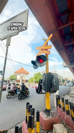 Perlintasan Kereta Api Dibawah Flyover JPL 65 Stasiun Peterongan Sirine Kenceng Alkmaar