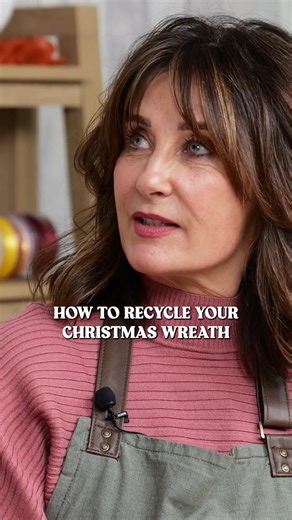 Here's how you re-use a moss wreath 🪷 It's time to take down those Christmas wreaths and get ready for Spring! So here's how to quickly deconstruct and store your moss wreaths ready for next season! 😊 | Floristry Market