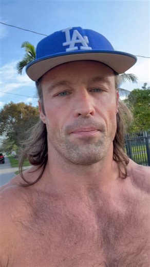 Morning walk update on my current fitness protocol, goals, and results:I am 193cm (6’4”) tall.As of end February 2026, I was 103kg (227lbs) and 8.5% body fat (confirmed via DEXA scan). This was my peak physique which I achieved using peptides/anabolics, and is not intended to be a sustainable level of fitness (my FFMI was a supernatural 25.7).At beginning March 2026, I started cycling off most peptides/anabolics to reach a “cruise” (ie. Sustainable) dose. My goal was to shift into a long-term ma