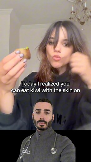 KIWI WITH THE SKIN ON? DR EXPLAINS — #fyp #doctor #medicine #ootd #fashion #healthtok #viral #medschool #lifestyle #greenscreen #greenscreenvideo #guthealthforlife | Dr. Joseph Salhab