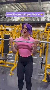 Comment JACKED and I’ll send you an ARM FOCUSED upper body day 💪 This is ideal if you train 4 or less times a week, because with less training days spending a whole session on biceps and triceps is not the way to go 👀 You’re better off mixing in some pushing and pulling movements, as this will give you better bang for your buck in building a strong, balanced upper body 🤗 Ps. If this workout is too long, reduce your working sets to 2 for each arm superset, and you’ll be even more efficient as 