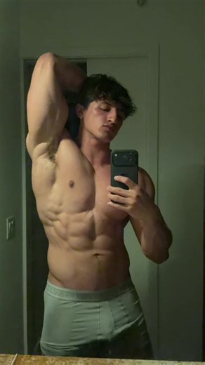 hunter (@hunter.fitt)’s videos with suono originale - shades of cool 🤍